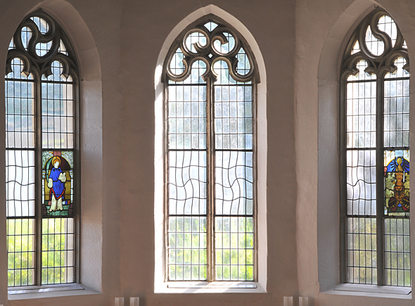 Fenster im Chor der Kirche Oberbalm